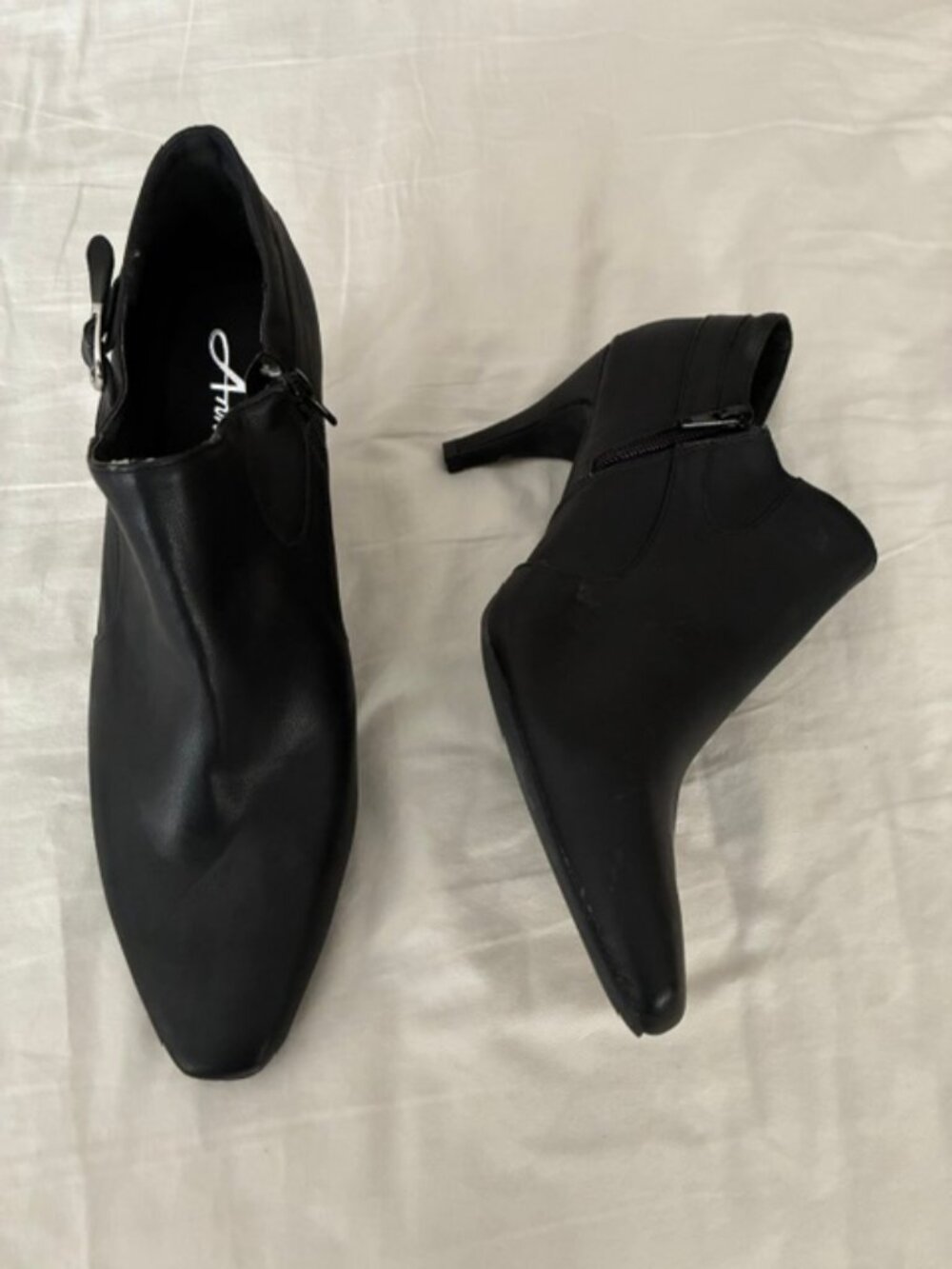 NWOB Baretraps Caddie Black Ankle Bootie Buckle Pump Heel 11M New